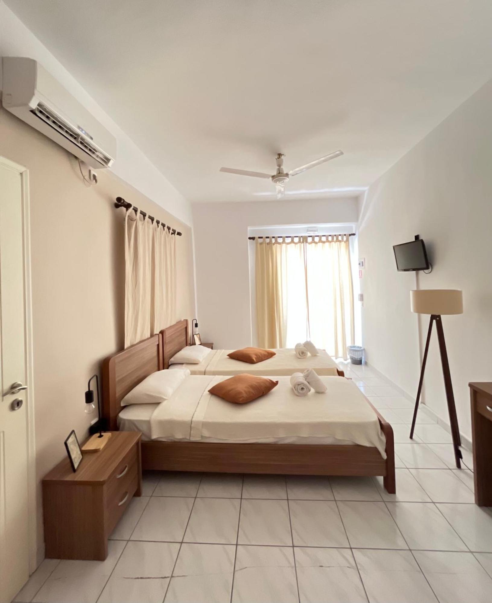 Koutrakis Rooms Финикунда Екстериор снимка