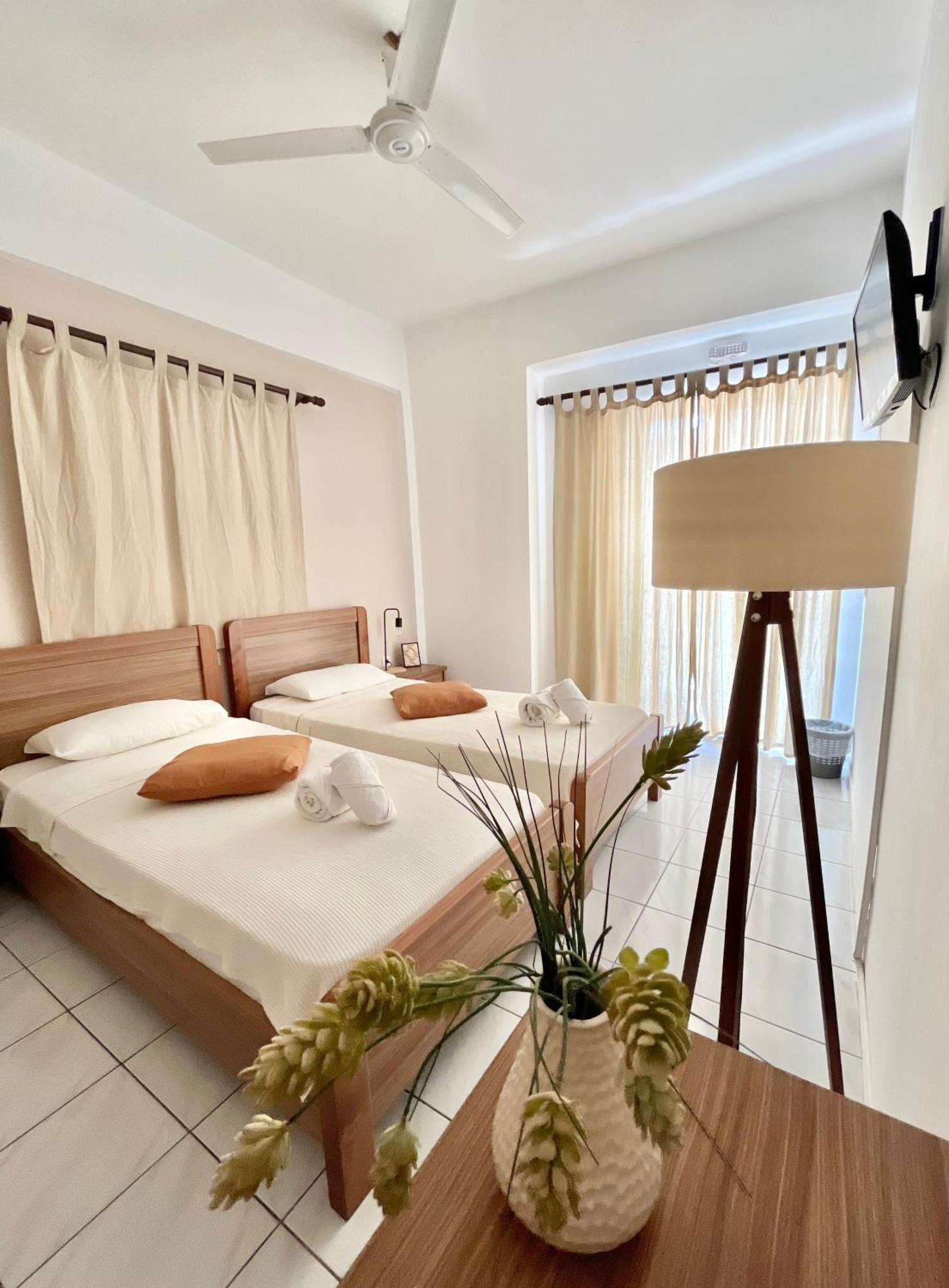 Koutrakis Rooms Финикунда Екстериор снимка